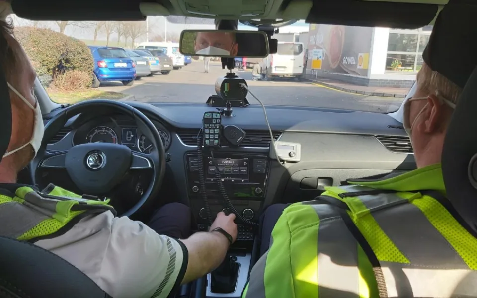 Na dálnici už jen s elektronickou známkou. Ty staré nezapomeňte odstranit, hrozí vám pokuta
