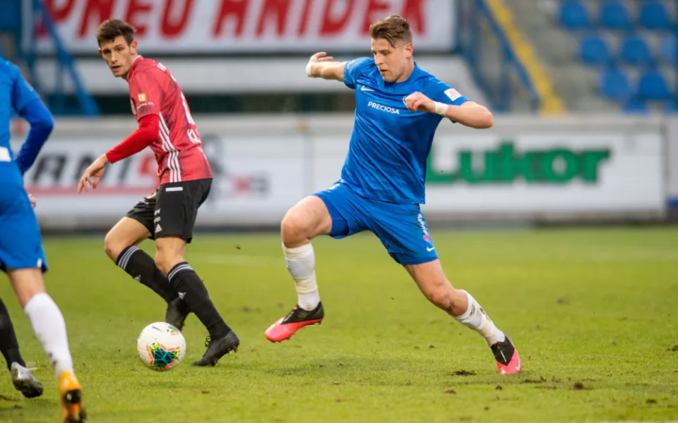 Slovan je ve čtvrtfinále domácího poháru. O postupu rozhodl v závěru Pešek