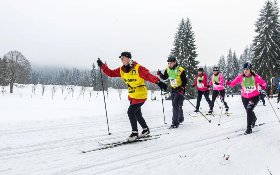 Třetina startovného na Virtuální ČEZ SkiTour vybaví díky Hervisu na zimu nevidomé účastníky