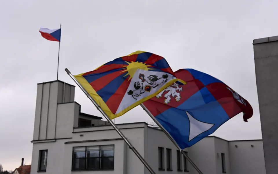 Vlajku pro Tibet letos vyvěsí Liberecký kraj i čtvrtina jeho obcí