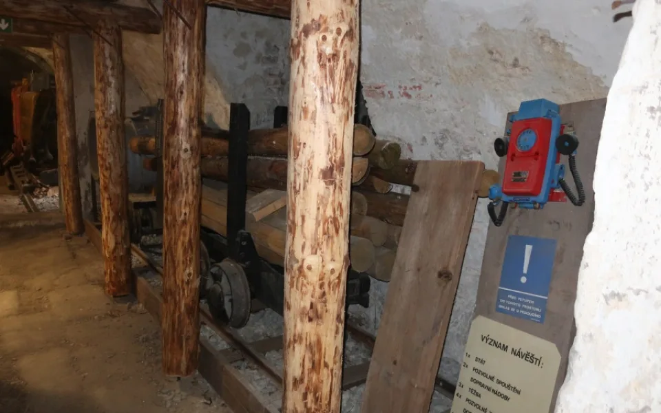 Do uranového dolu. V muzeu vzniká expozice věnovaná těžbě této horniny v Libereckém kraji