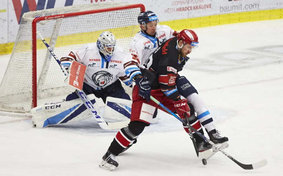 Tygři využili mečbol a po výhře v Hradci postupují do semifinále extraligy