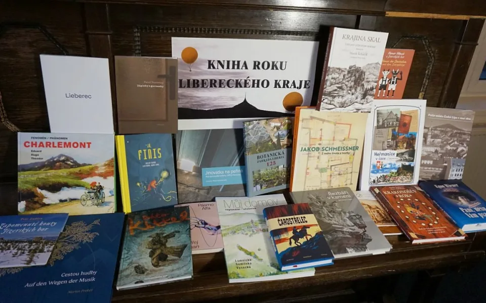 Poslední možnost hlasovat o Knihu roku Libereckého kraje. Vybírá se z třiceti titulů