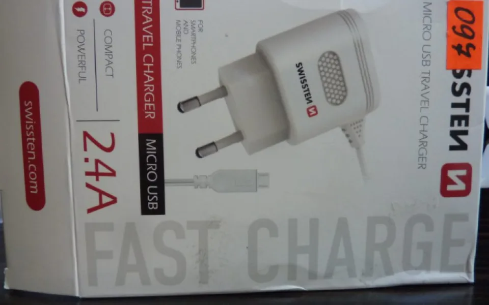 Inspektoři zakázali prodej nebezpečné USB nabíječky. Při použití hrozí úraz vysokým proudem
