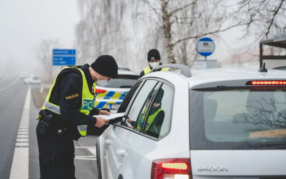 Setkávání maximálně dvou lidí? Policie nebude dodržování vládního nařízení kontrolovat