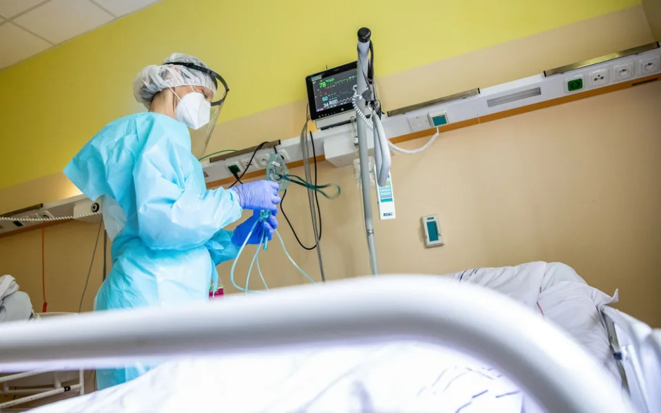 Týdenní počet případů v kraji klesl pod sledovanou hranici sta případů na sto tisíc obyvatel