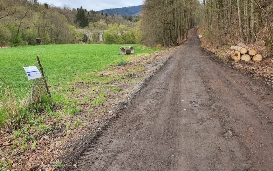 Část cyklostezky v Machníně dostává nový povrch. Hotovo má být do konce května
