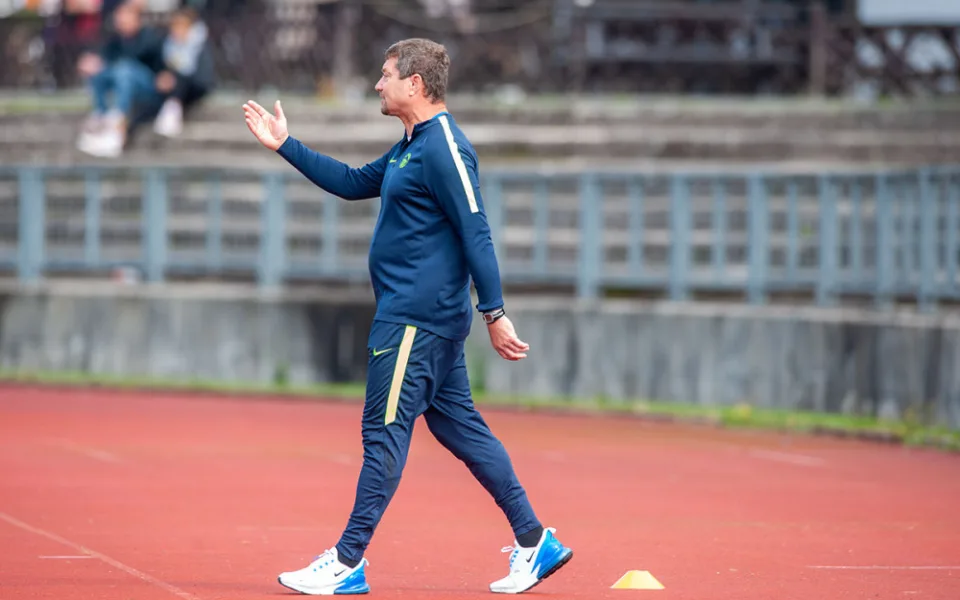 Děti přišly o podstatnou složku odreagování, říká trenér béčka Slovanu Petr Myslivec