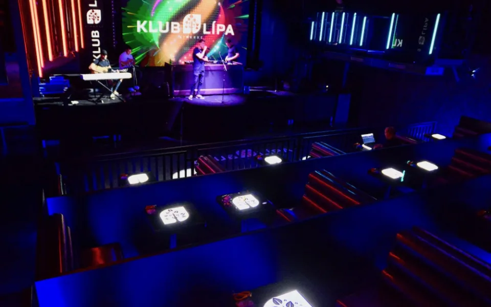 Obludný hybrid, říká k otevření klubů a diskoték provozovatel čtyř libereckých podniků