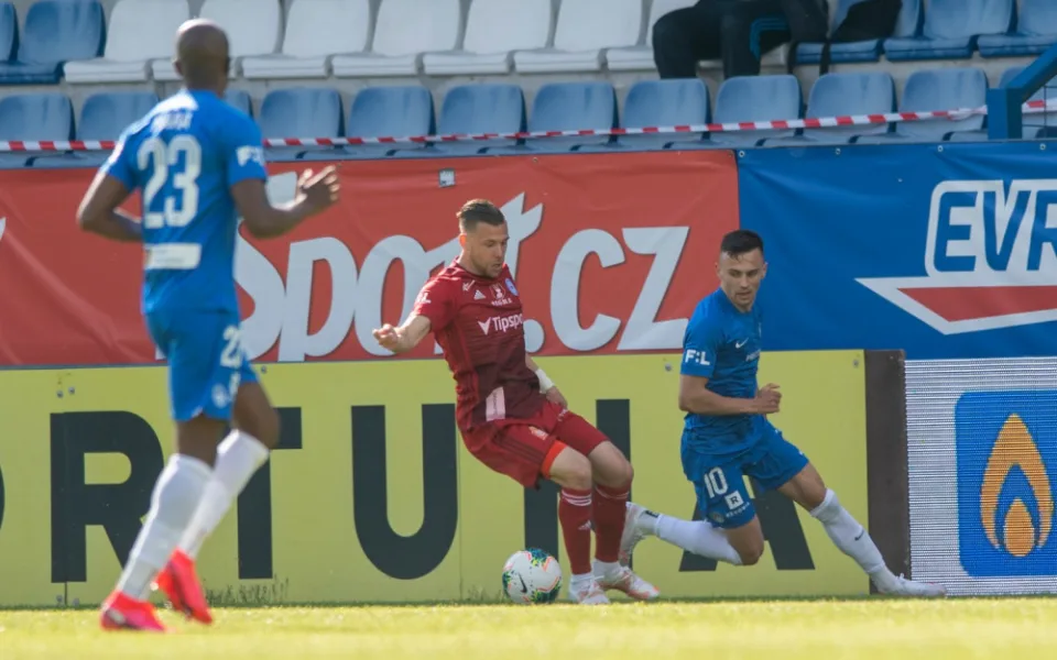 Slovan na závěr ligové sezony podlehl Olomouci 1:2 a obsadil šesté místo. Poháry nebudou