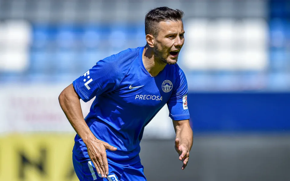 Pešek opouští Slovan, na tři roky se upsal Spartě