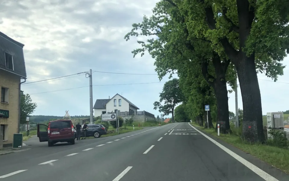 Zpomalte, varovaly řidiče ve Studánce nové značky. Teď jsou pryč