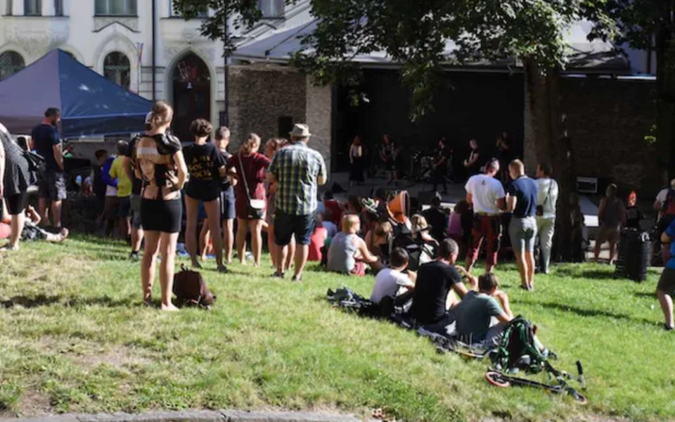 Letní scéna v Jablonci ožívá. První koncert obstará Big Band Železný Brod