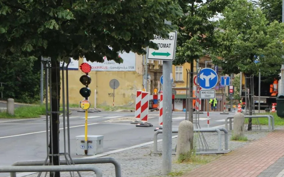 V Jablonci skončila oprava havárie plynovodu, omezení v centru ale nekončí