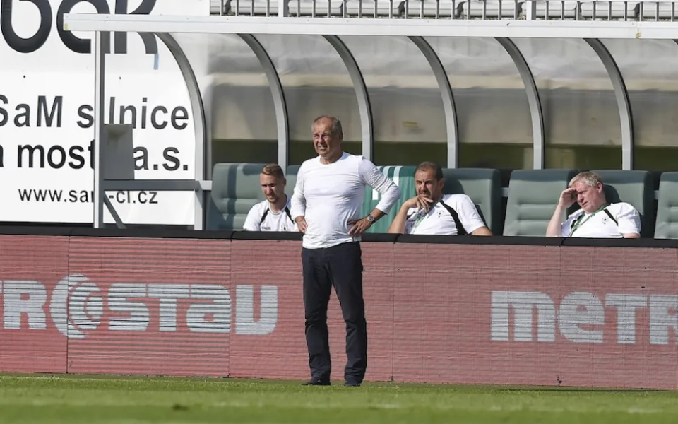 Radu uráží, že na tiskových konferencích nejsou novináři a on mluví do skříní