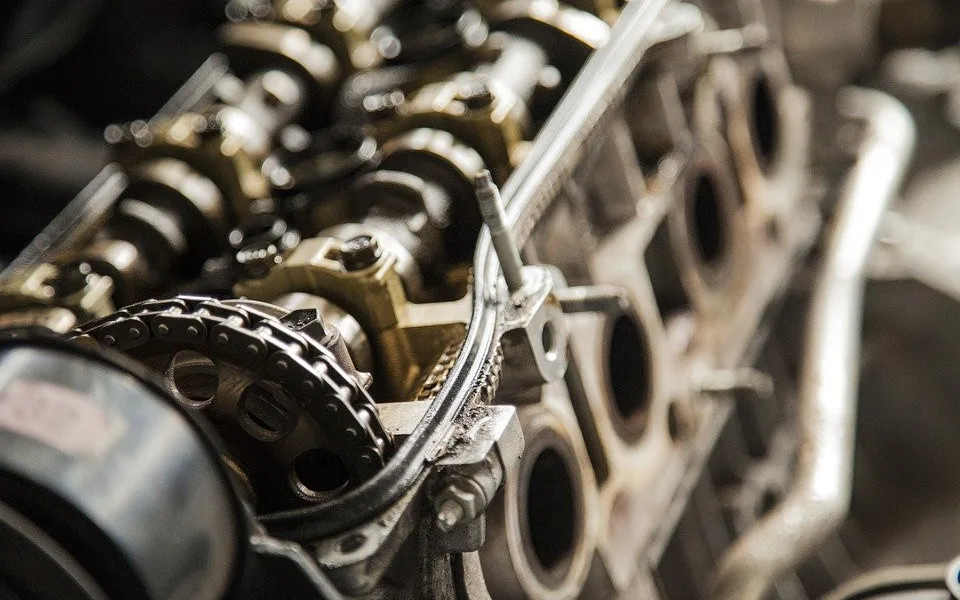 Ukradli motor z veteránského mustanga, chtěli ho dát do sběrny