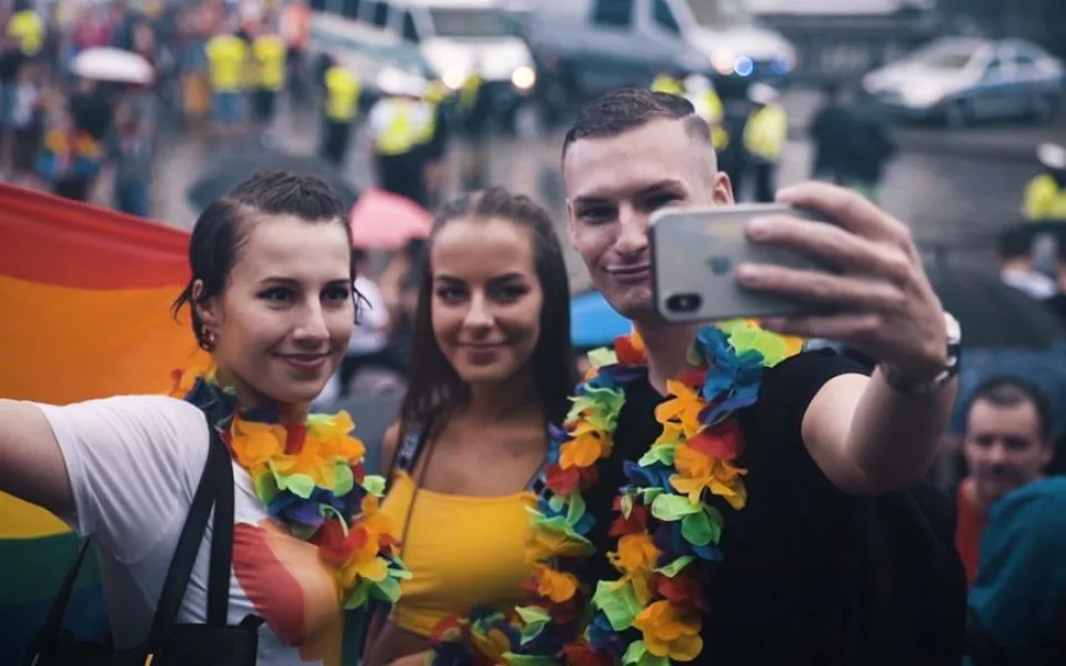 Stovky lidí se nechaly během týdne Prague Pride 2021 otestovat na HIV, syfilis a žloutenky typu B a C