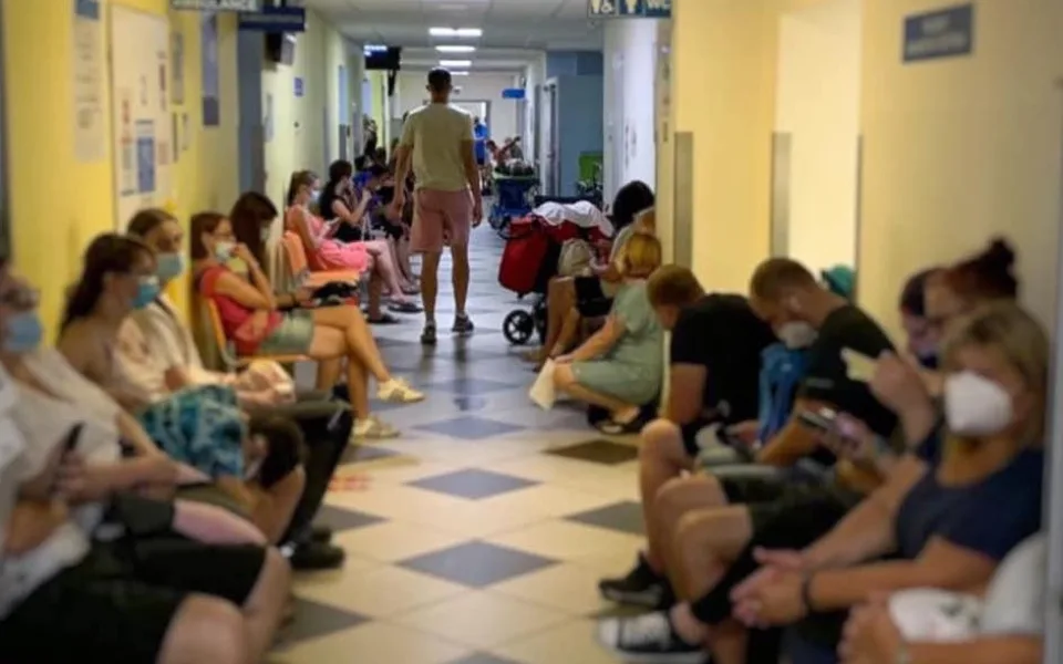 V klášteře mají dovolenou tři chirurgické ambulance najednou. Lidé musí do nemocnice