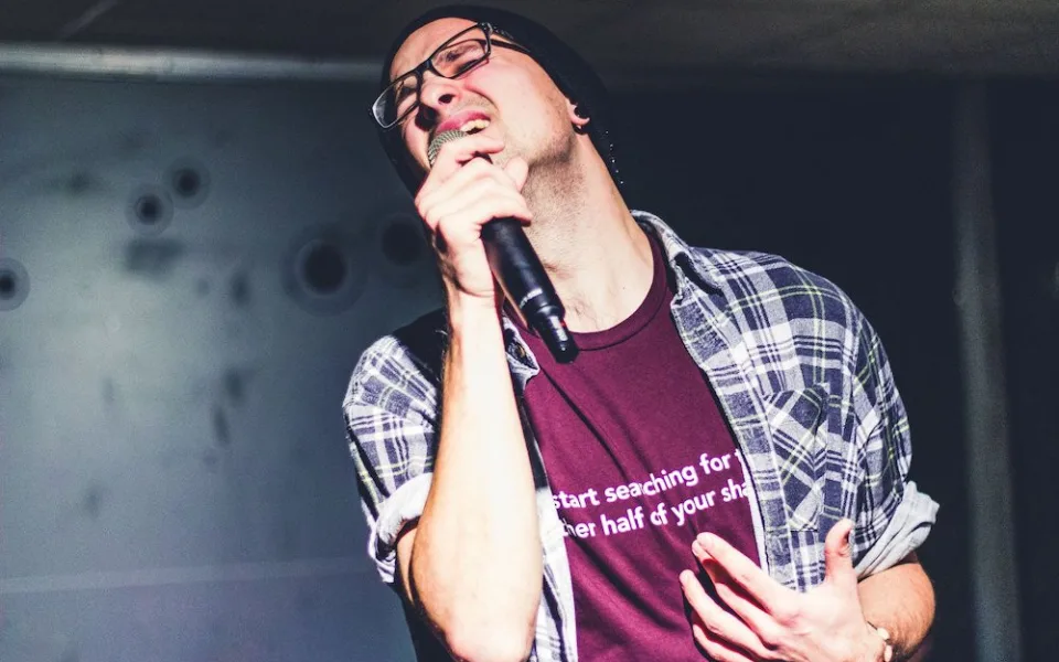Stovky diváků na poezii, žádný problém. Aneb kdo bude mistrem ČR 2020-21 ve slam poetry