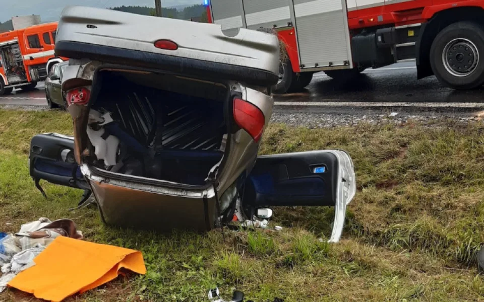U čelní srážky nedaleko Studence zasahovaly dva vrtulníky. Tři lidé se zranili