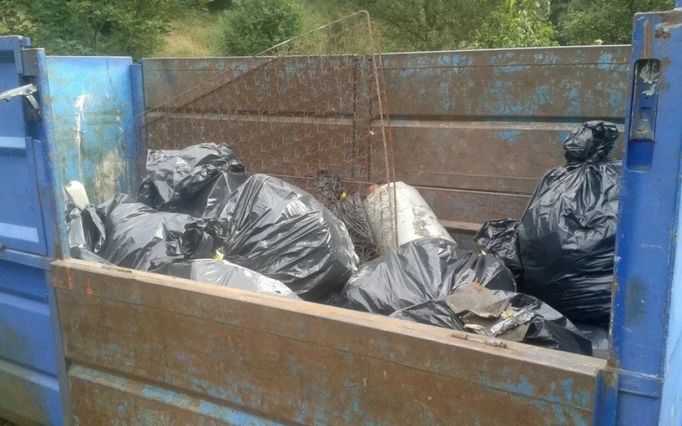 Začíná podzimní úklid. Po městě radnice postupně rozmístí 120 kontejnerů