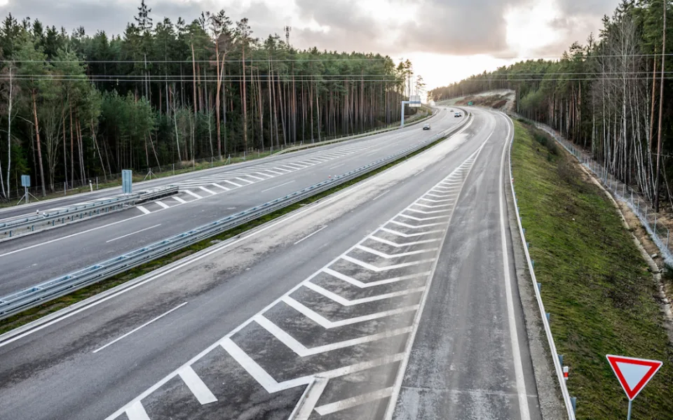 Během prázdnin se prodalo o 400 tisíc dálničních známek více než loni