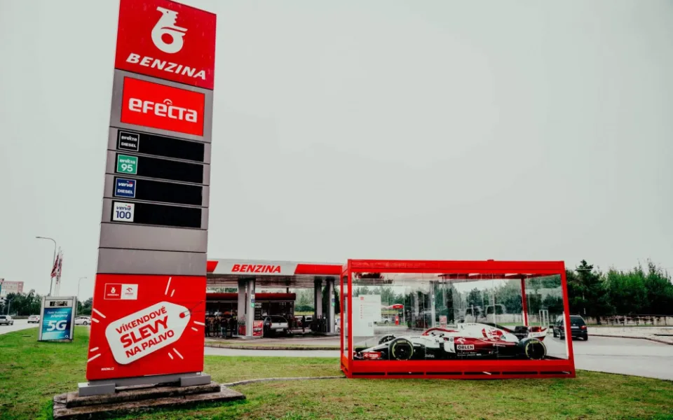 Tradiční značka Benzina zmizí od českých silnic. Nahradí ji polský Orlen