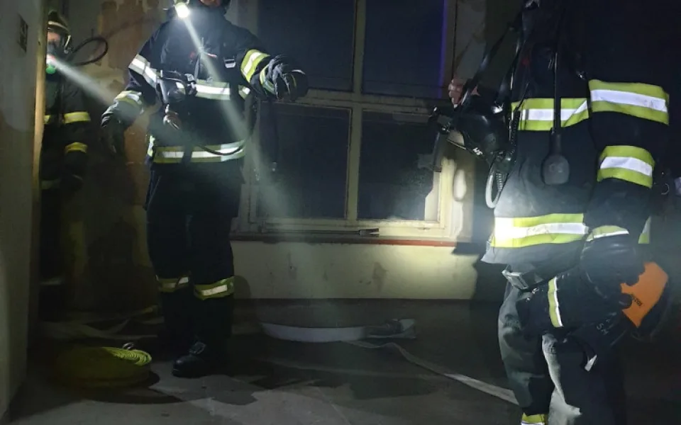 Hasiči likvidují požár průmyslového objektu v Semilech, vyhlásili druhý stupeň poplachu