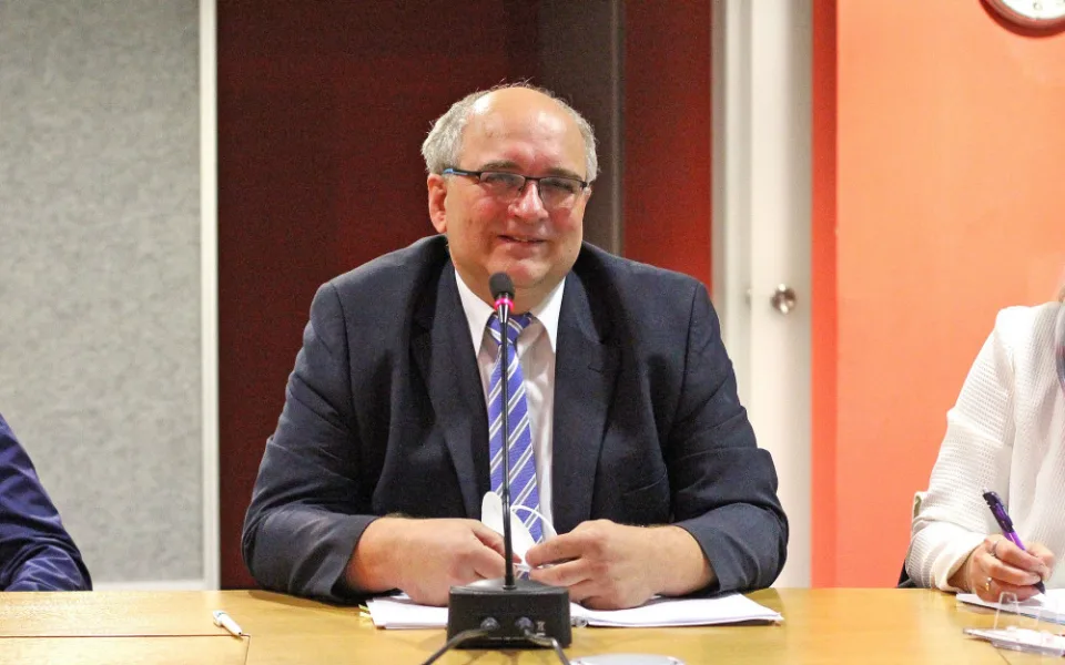 Těsné volby. Univerzitu i dále povede rektor Miroslav Brzezina, vyhrál ve čtvrtém kole
