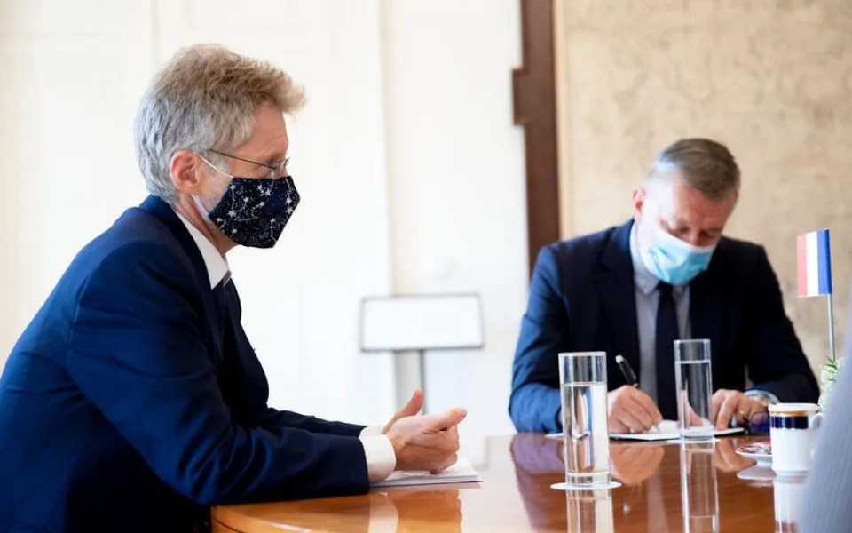 Prezident není schopen vykonávat pracovní povinnosti, uvádí nemocnice ve zprávě Senátu