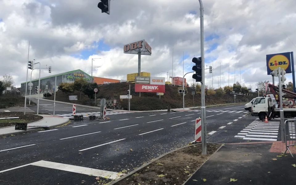 Končí uzavírka Letné, silnice se otevře v pátek. U Lidlu jsou nové semafory