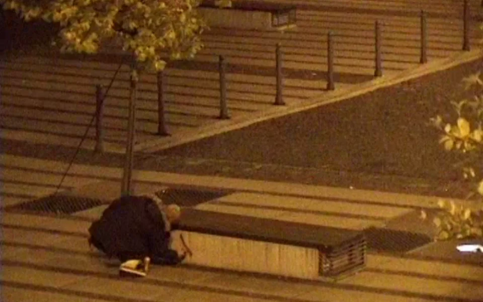 Uprostřed noci sprejoval v centru města. Viděli ho strážníci přes kamerový systém