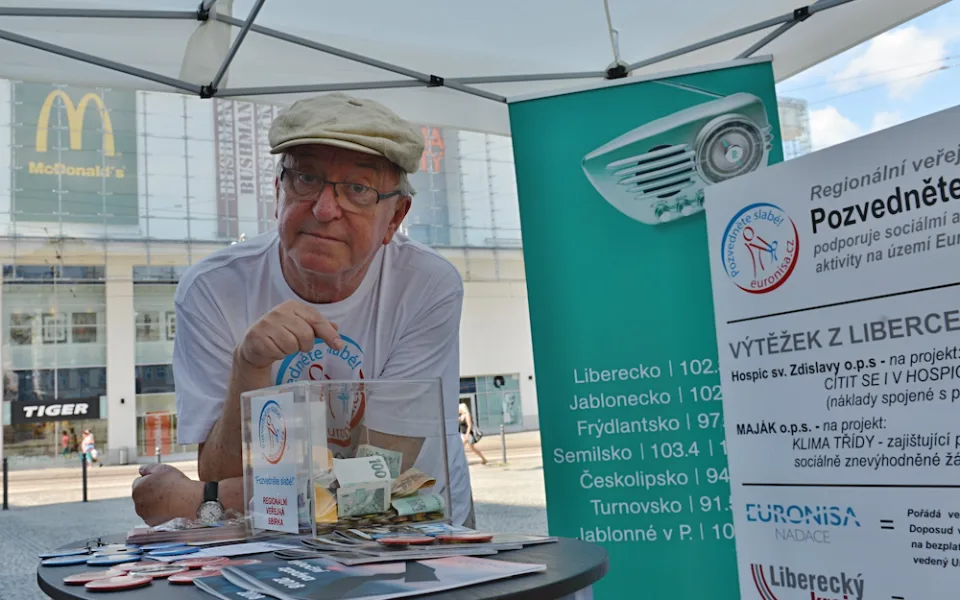 Jiří Lábus i v této době myslí na druhé