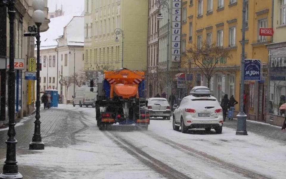 Přichází zima. V pátek začne v Česku sněžit i v nižších a středních polohách