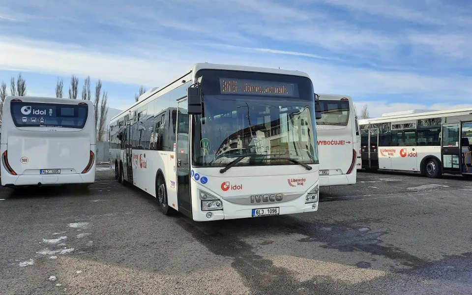Více spojů, lepší návaznost a rychlejší cesta. Co přinese nový systém mezikrajských dálkových autobusových linek?