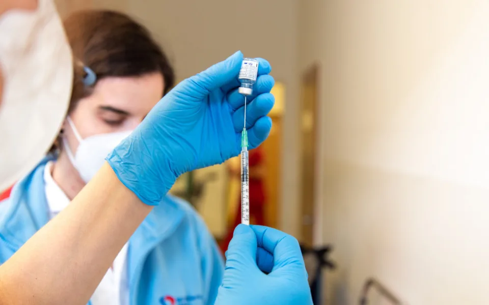 Očkování dětí v Libereckém kraji začne nejspíš až po Novém roce. Očkovat mají pediatři