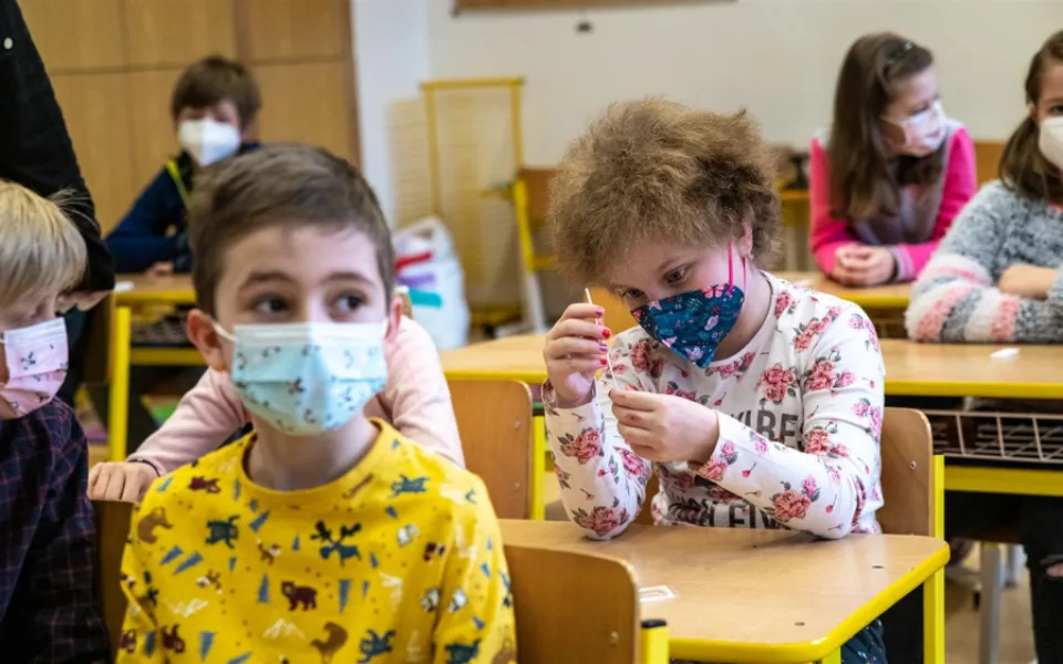 Otestujte děti ve škole už v pátek, chce hejtman Půta. Nepočítáme s tím, odmítá ministr