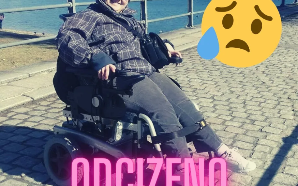 Zloděj na trzích v Liberci okradl handicapovanou ženu. Vzal ji batoh se speciální tiskárnou