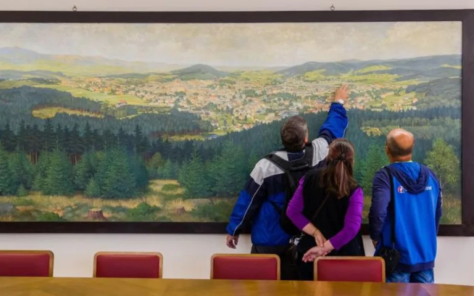 Jablonec chce koupit od Komerční banky dva obrazy, které má zatím půjčené