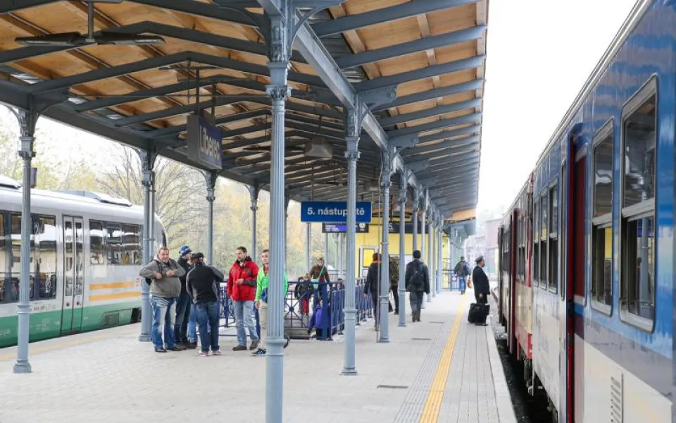 Trať z Liberce do Pardubic začlenila město pod Ještědem do rakouské železniční sítě