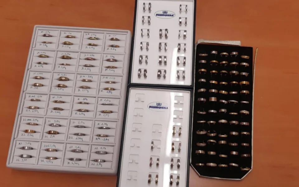 Policisté dopadli muže, který na Nový rok v České Lípě vyloupil zlatnictví