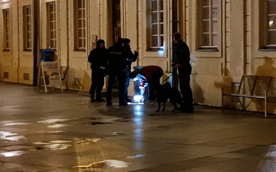 Bombu na Pražském hradě nahlásil muž z Jablonecka. Představil se jako Král světa