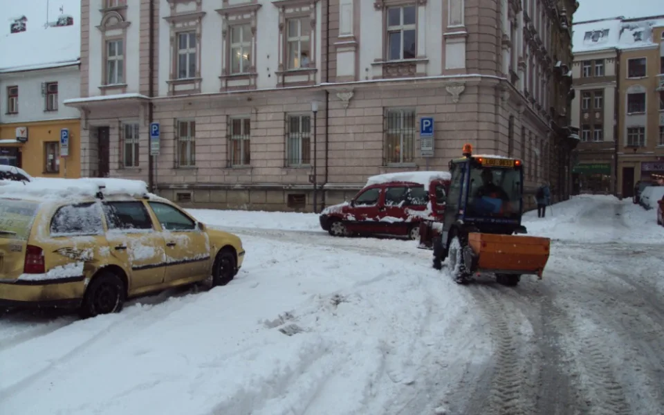 Po přechodném oteplení se koncem týdne vrátí zima. Bude mrznout a chumelit