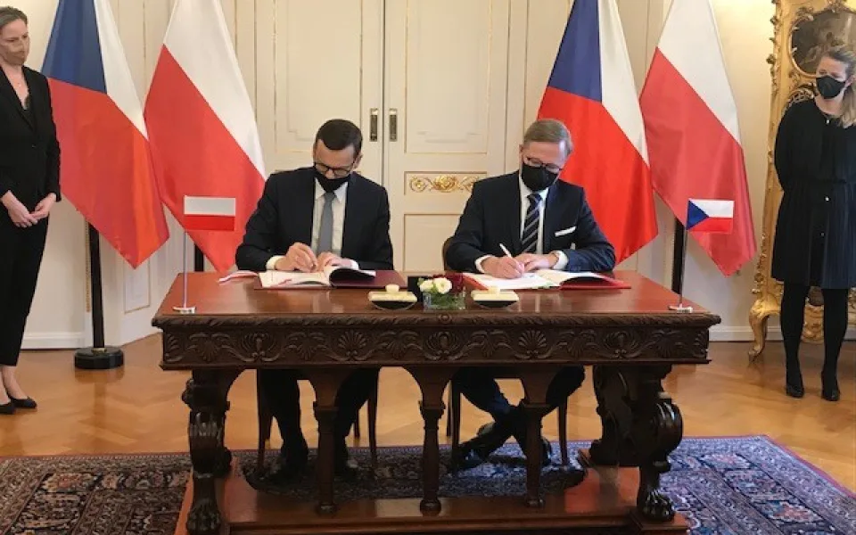 Podepsáno, Česko se s Polskem dohodlo o Turówu. Špatná dohoda, vadí kritikům