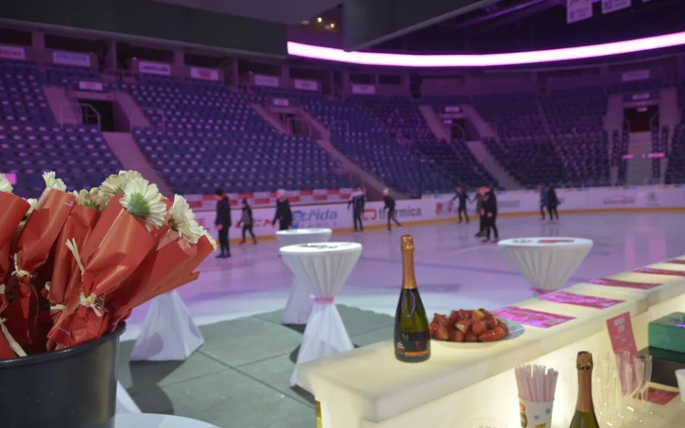 Zažijte exkluzivní Valentýn v Home Credit Areně. S barem na ledu a soutěžemi o romantické ceny