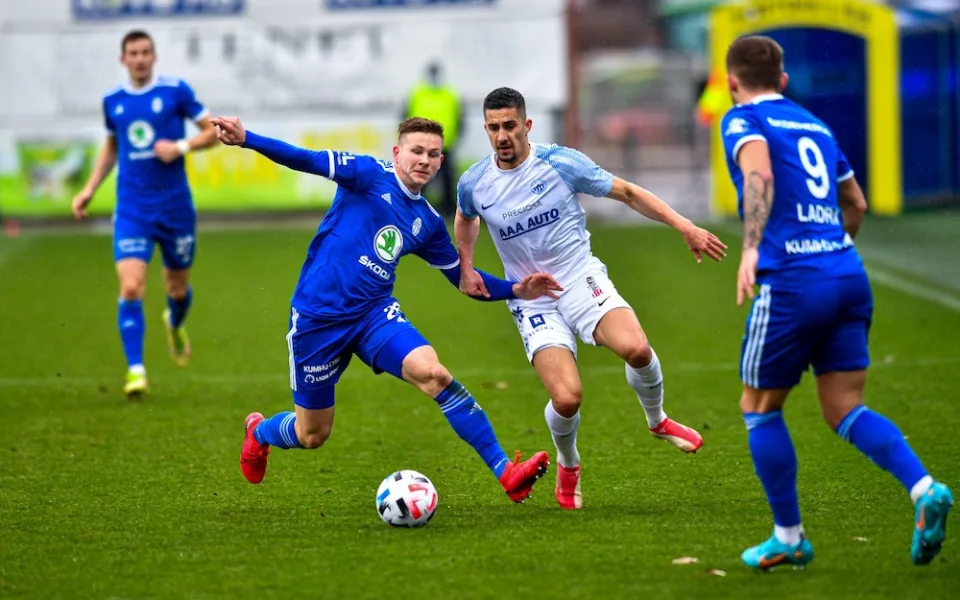 Slovanu nestačilo vedení o dvě branky, v Boleslavi remizoval 3:3