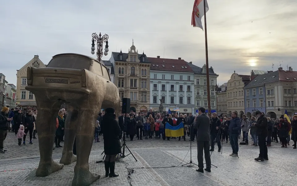 Jsme s vámi! U radnice se na podporu Ukrajiny sešly stovky lidí