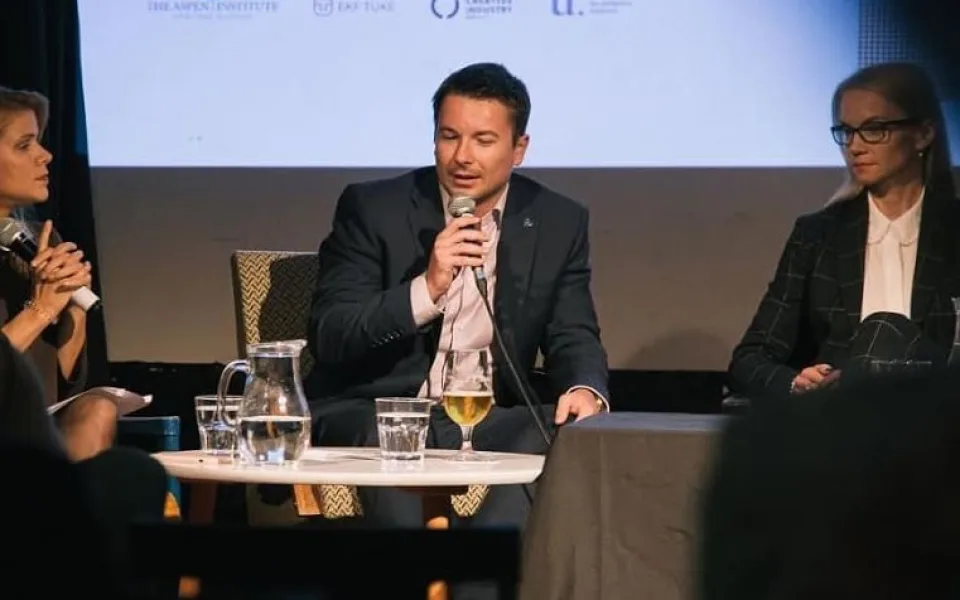 Není to nějaká vzdálená válka, která se nás netýká, říká politolog Jakub Lysek