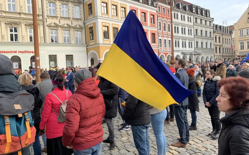 Pomoc Ukrajině. Lidé nabízí byty i chaty, kraj pošle peníze i telefony