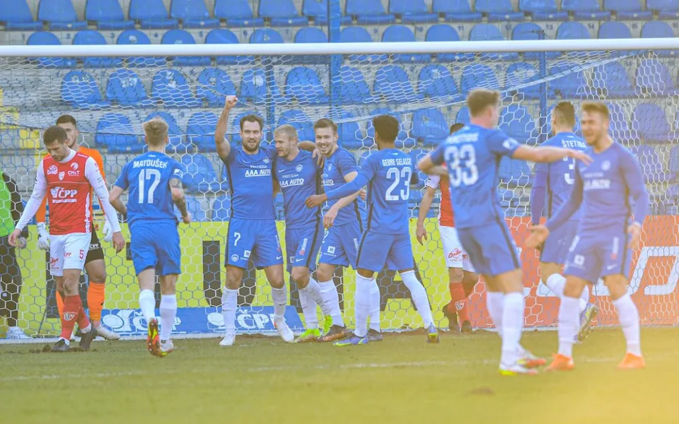 Slovan po šesti zápasech vyhrál, Pardubice porazil 4:1